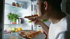 Saako illalla syödä, jos haluat laihtua? Valmentaja murskaa sitkeän myytin