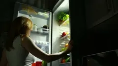 Ei enää iltanälkää: muista yksinkertaiset tavat, joilla voit voittaa nukkumaanmenoaikaiset mielihalut