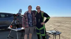 Ei lainkaan muokkausta: tähtikuvaaja nappasi kuvan putoavasta ihmisestä Auringon pinnan edessä