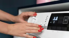 Melun, kalkin ja hajun katoaminen yhdessä hetkessä: keino, joka palauttaa pesukoneen tehon ja raikkauden