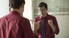 Puhutko jatkuvasti itsellesi? Psykologia selittää, mitä se tarkoittaa