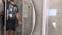 Halpa ja helppo konsti: näin pääset ikuisiksi ajoiksi eroon suihkuseinän tahroista