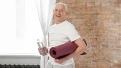 Pitkäikäisyyden salaisuus paljastettu: nämä yksinkertaiset harjoitukset palauttavat liikkuvuuden ikääntyneille