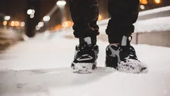 Yksi suihkaus kengänpohjaan marraskuussa – ja juokset jäällä kuin nastakengillä