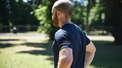 Näillä liikkeillä hartiasi kasvavat nopeasti: parhaat kahvakuulaharjoitukset valmentajilta